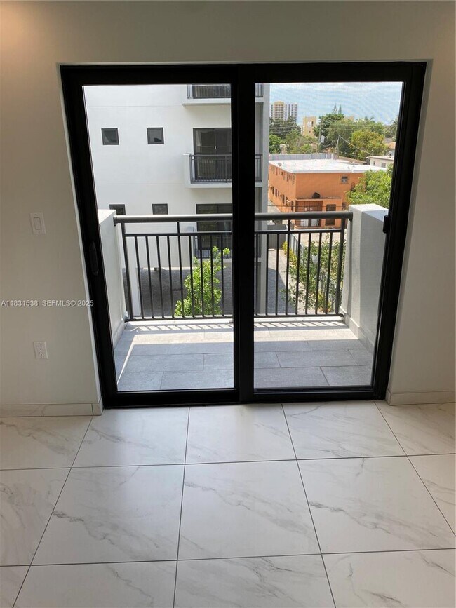 Building Photo - 836 SW 2nd St