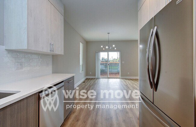 Building Photo - Garrison Square Area New Home