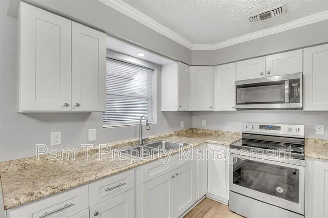 Building Photo - 1925 Cowan Ave