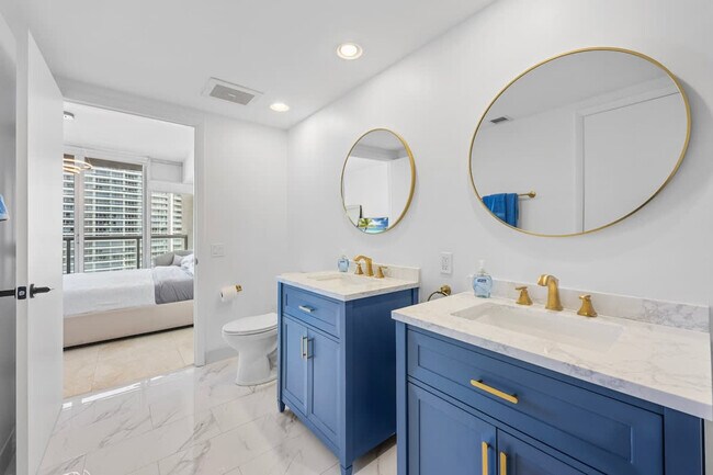 Building Photo - 485 Brickell Ave