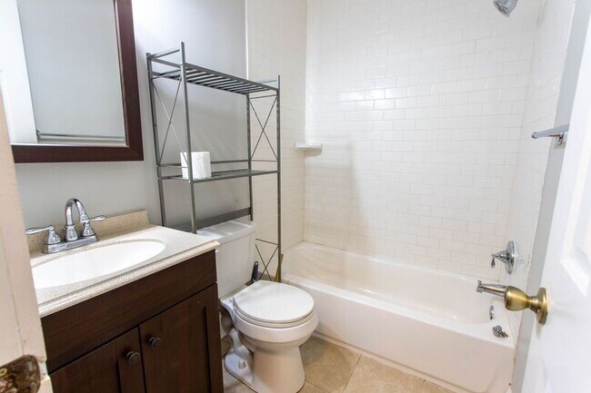 Building Photo - 321 Oak Meadows Dr