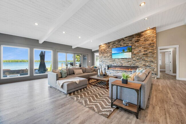 Building Photo - 643 Isle of Pines Rd
