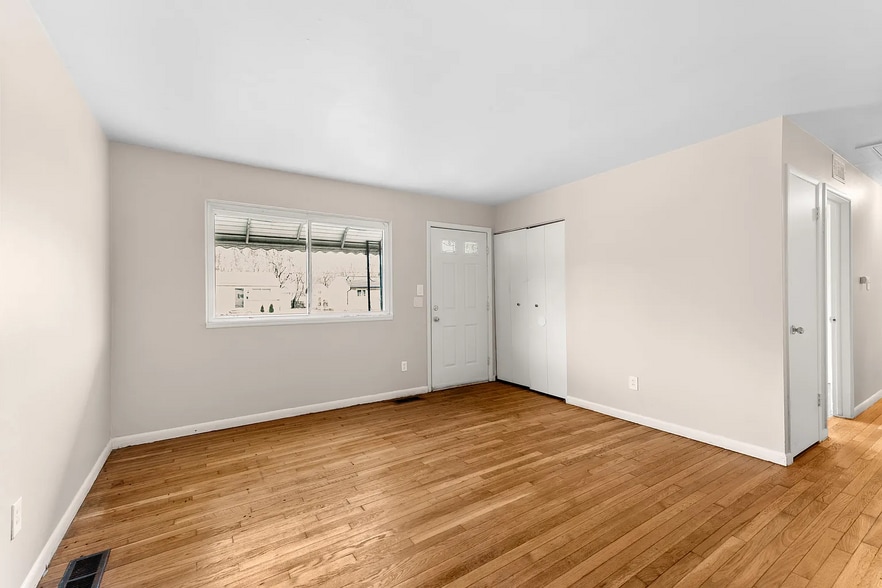 Building Photo - 1532 Harvest Ln