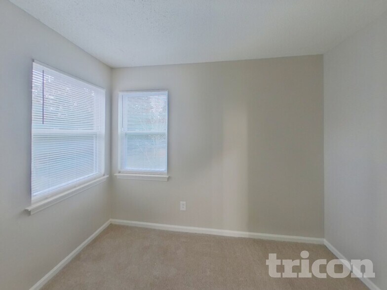 Building Photo - 9320 Amy Dr