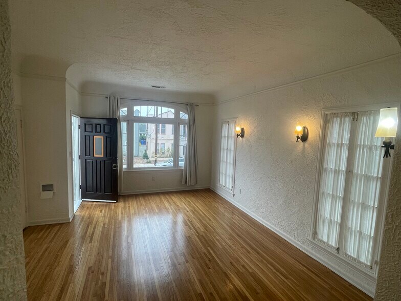 Building Photo - 642 1/2 Maltman Ave