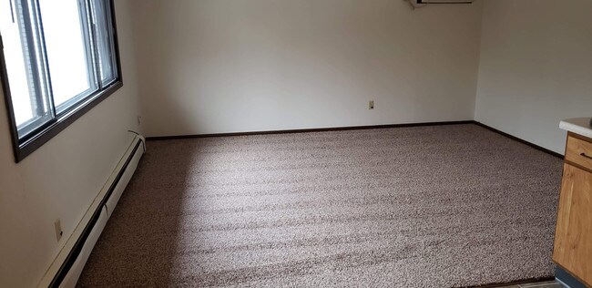 Building Photo - 1285 Daleview Dr