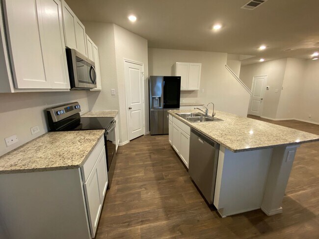 Building Photo - Beautiful 3 bed, 2.5 bath home!