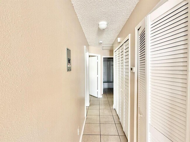 Building Photo - 2414 Harbor Town Dr