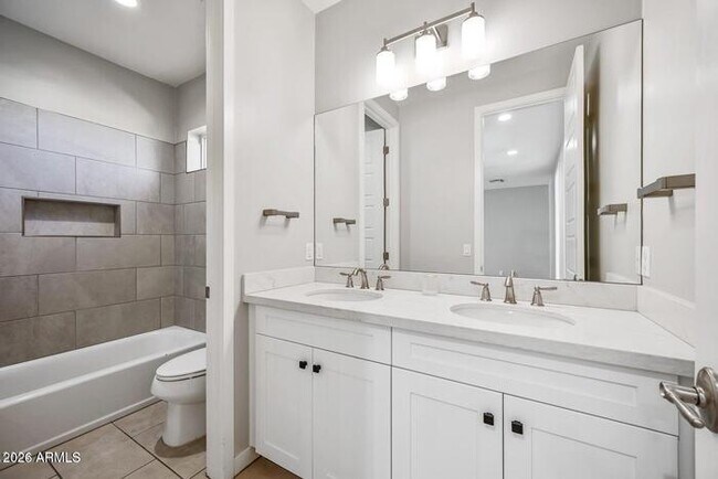 Building Photo - 3030 N 38th St