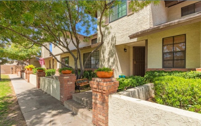 Building Photo - 170 E Guadalupe Rd