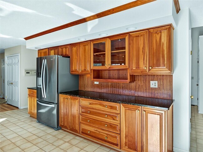 Building Photo - 9 Glen Valley Dr