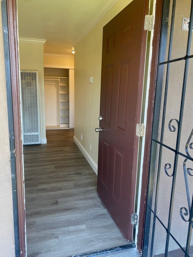 Building Photo - Welcome to SkyView Villa & Somerset Apartments!