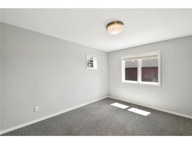 Building Photo - 154 Beaton Dr W