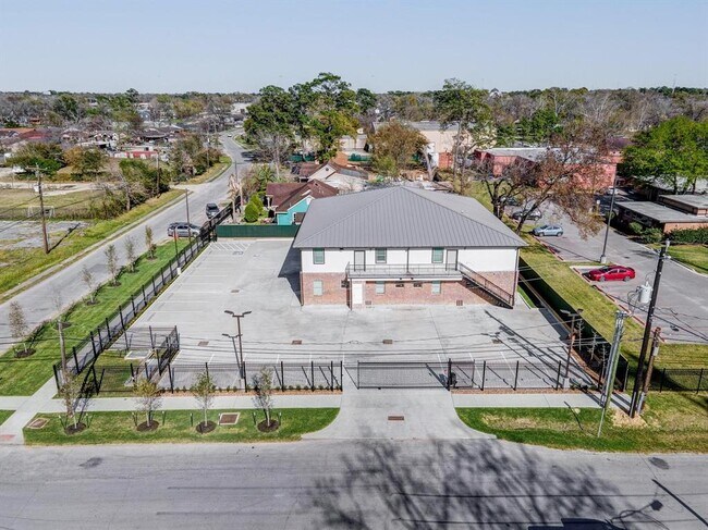 Building Photo - 2906 Berry Rd
