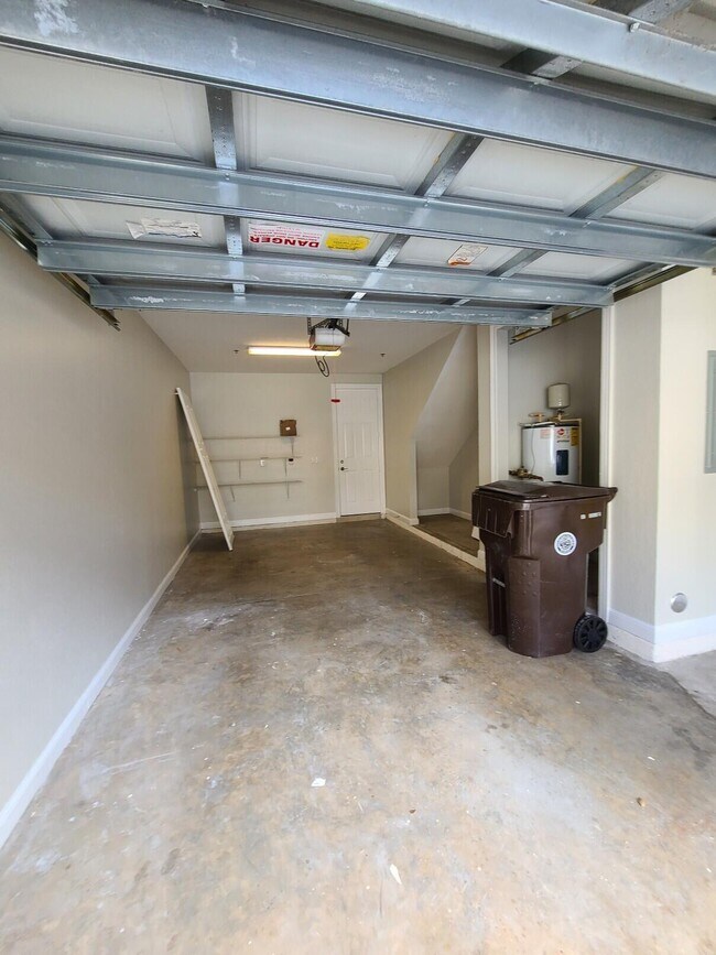 Building Photo - 590 Amador Ln