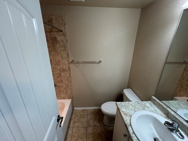 Building Photo - Absolutely Gorgeous 5-Bed 4-Bath with 3-car Garage Home!