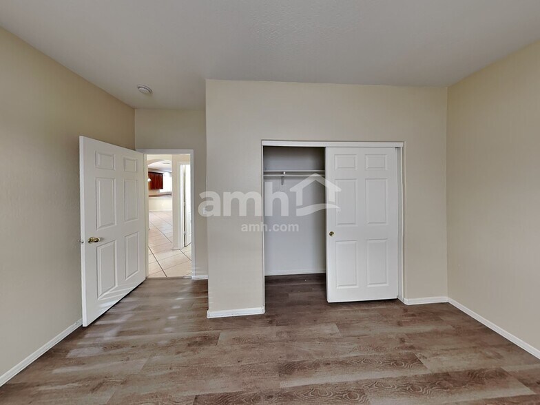 Building Photo - 15018 W Aster Dr
