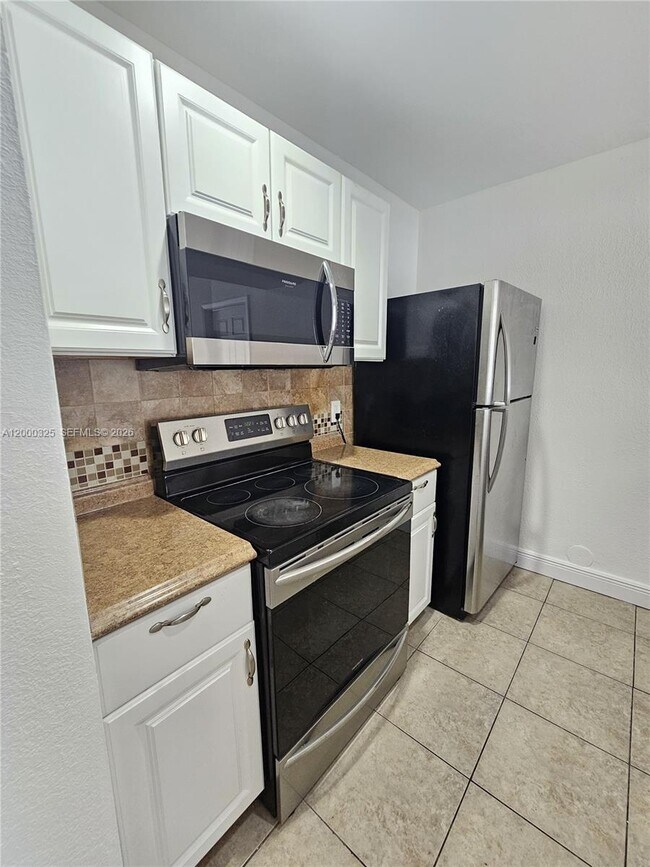 Building Photo - 8180 Geneva Ct