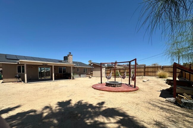 Building Photo - *$100.00 off 1st months Rent Move in Special!*Open Concept 3 Bedroom 2 Bath Home