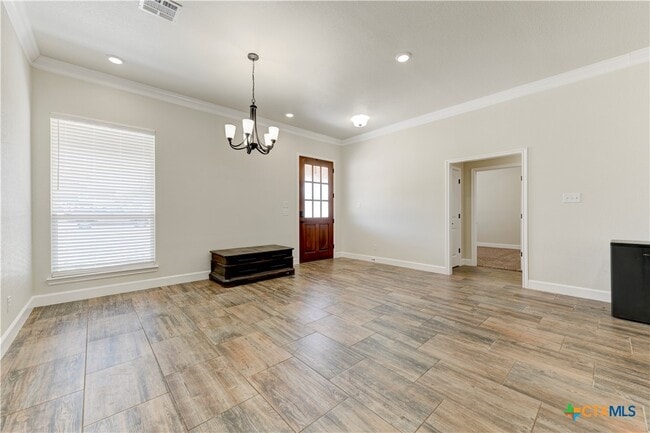 Building Photo - 1040 Vista Dr