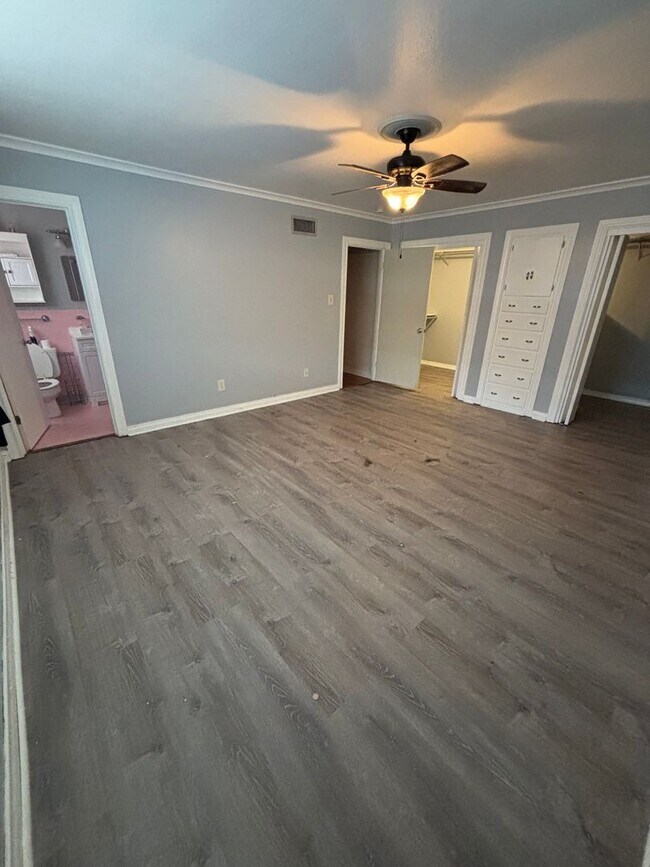 Building Photo - Beautiful 3 Bedroom Broadmoor Home