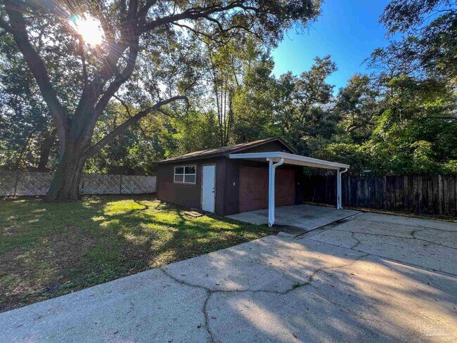 Building Photo - 5891 Avondale Rd