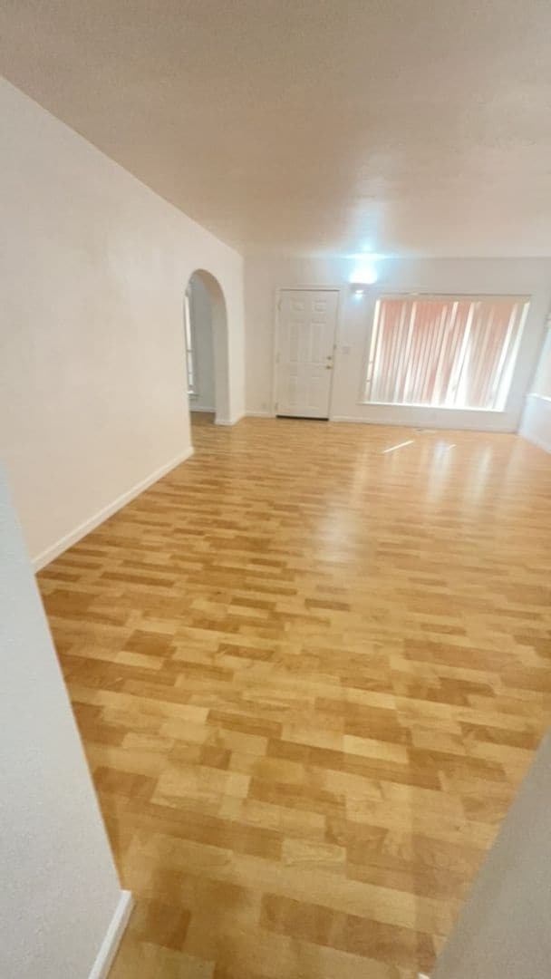 Building Photo - 4BED2BATH - GARAGE, HEAT PUMP AC, BACK YAR...