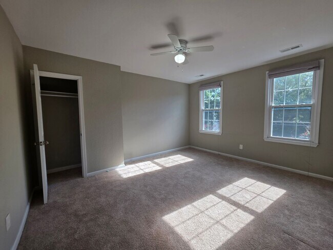 Building Photo - 212 Elm Ave