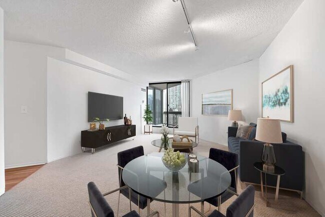 Building Photo - 829 N Dearborn St