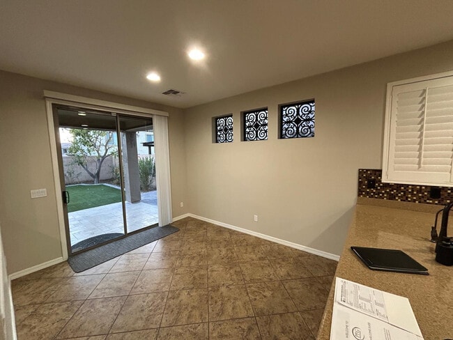 Building Photo - 5411 W Rowel Rd