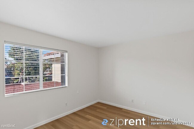 Building Photo - 4 br, 3 bath Townhome - 224 Meadowhaven Wa...