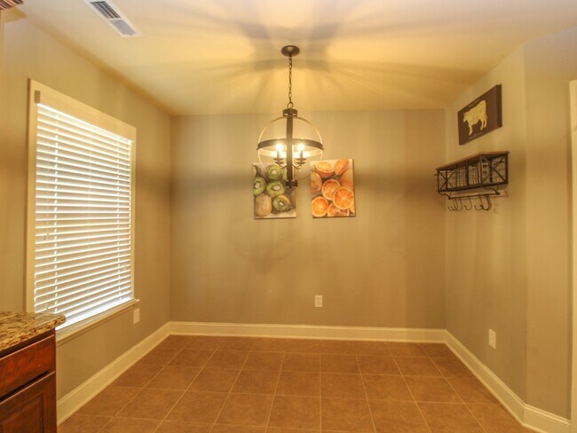 Building Photo - 4 Bedroom Home  in Athens City!