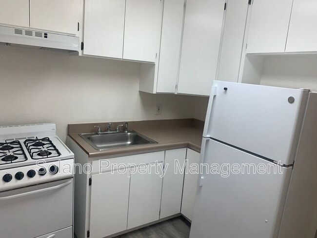 Building Photo - 702 Jackson St