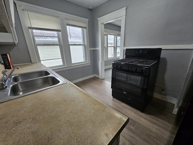 Building Photo - 10602 Earle Ave