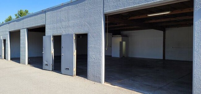 Building Photo - Large warehouse/shop/flex-space central Sp...