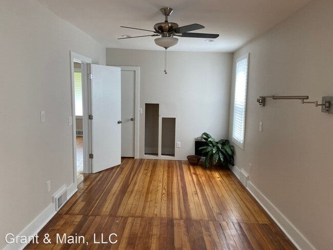 Building Photo - 2 br, 2.5 bath House - 2315 Yemans St.