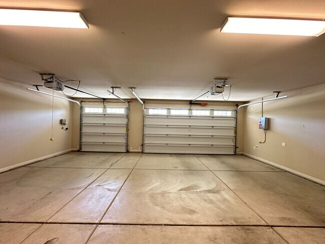 Building Photo - Beautiful House in gated community w/ Solar!