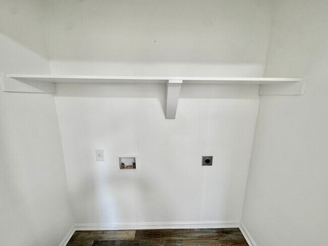 Building Photo - 3922 Pleasant Cove