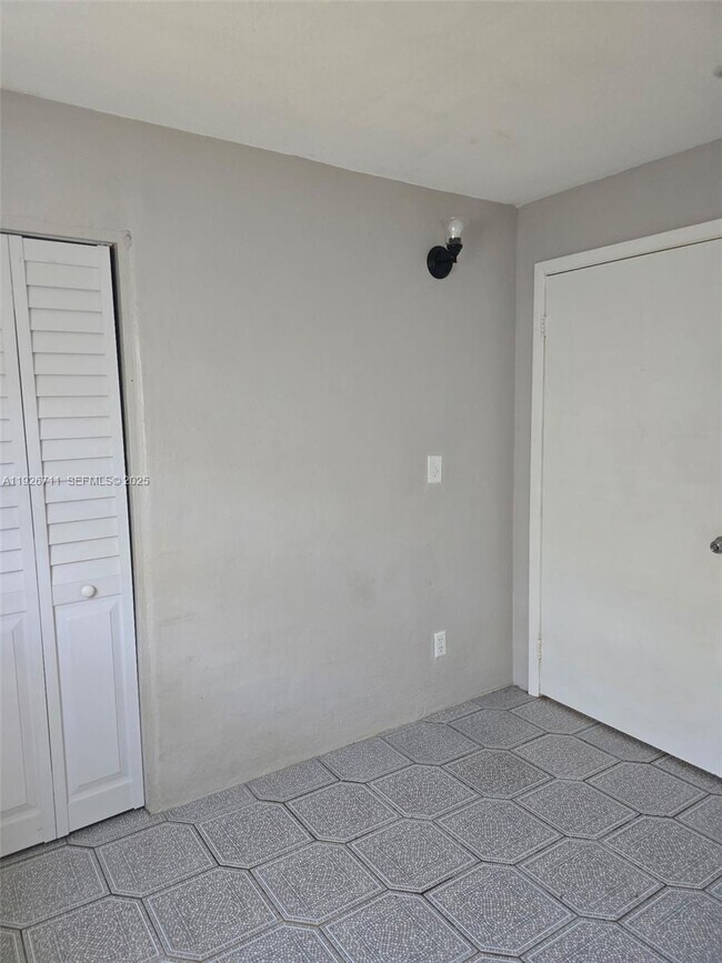 Building Photo - 914 NW 15th St