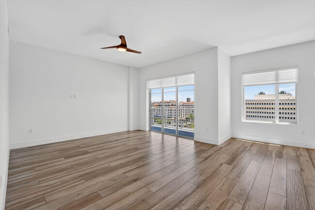 Building Photo - 155 E Boca Raton Rd