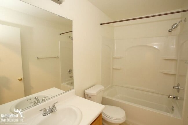 Building Photo - Beautiful 3Bdm 2.5Ba Home near Centennial ...