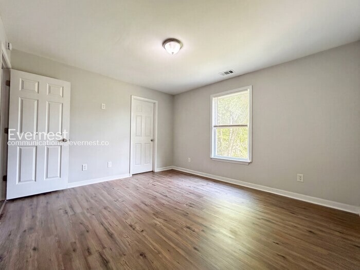 Building Photo - 841 Ridge Ave NW