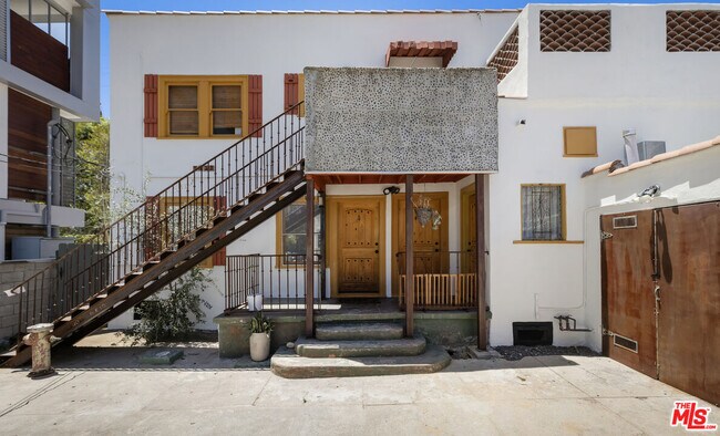 Building Photo - 1159 N Fuller Ave