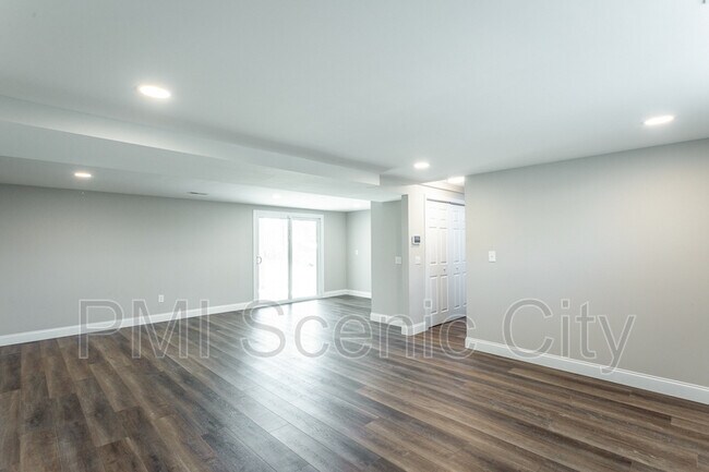 Building Photo - 8128 Fallen Maple Dr