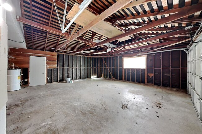 Building Photo - Halfplex with yard in South Land Park