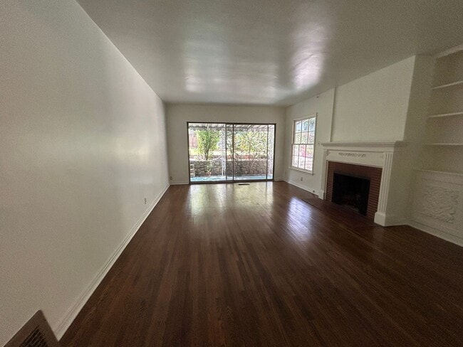 Building Photo - Rare Nostalgic Vintage 2Bedroom Home