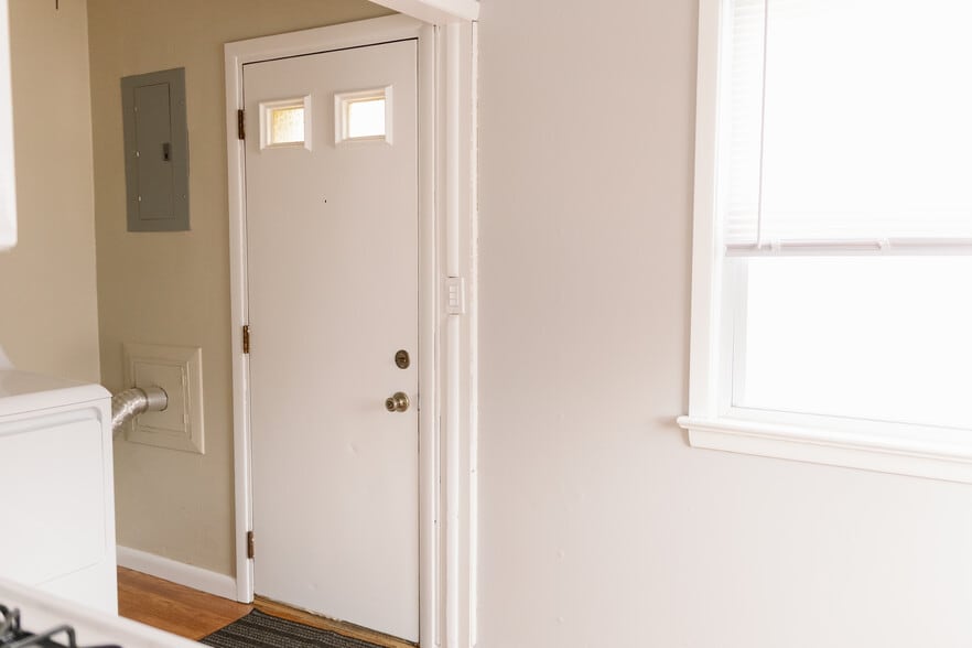 Building Photo - 12302 Milligan Ave