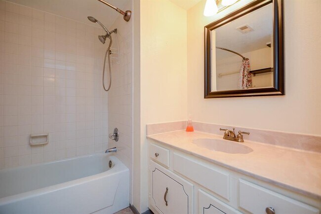 Building Photo - 14911 Wunderlich Dr