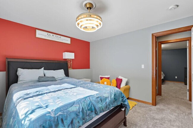 Building Photo - 355 Cindy Rd