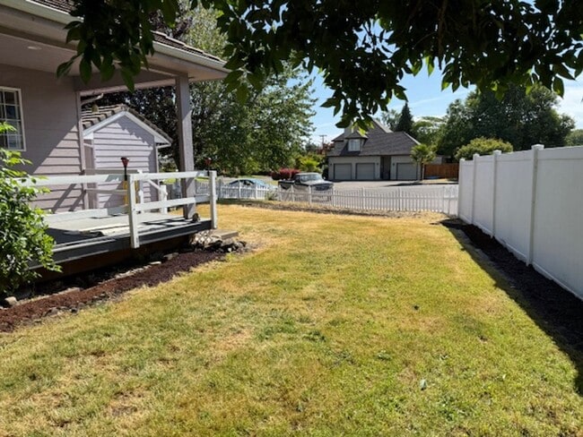 Building Photo - 4-bedroom 2.5 Bath McMinnville OR 97128